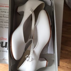 White tap shoes with heel
